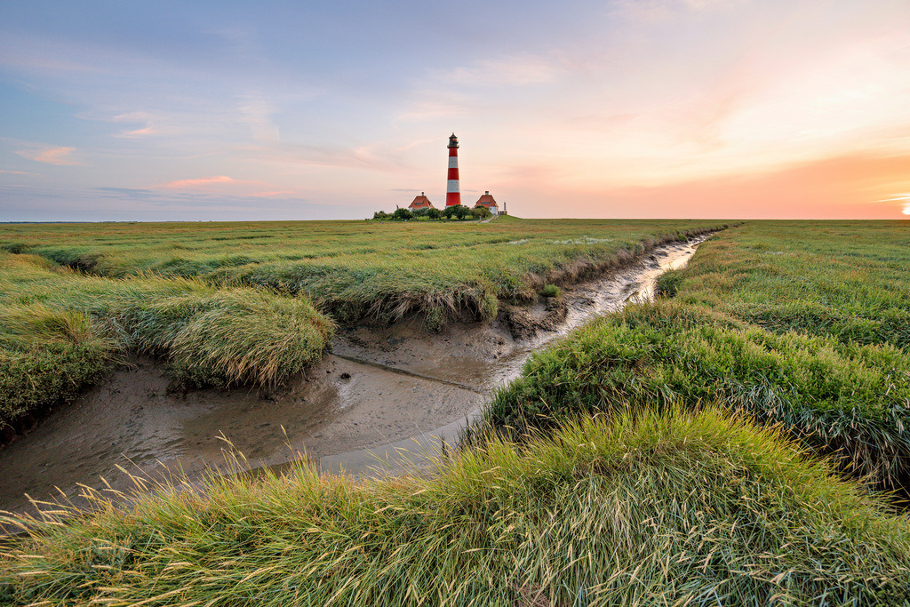Leuchtturm Westerheversand | Der Leuchtturm Westerheversand im Abendlicht - Realisiert mit Pictrs.com