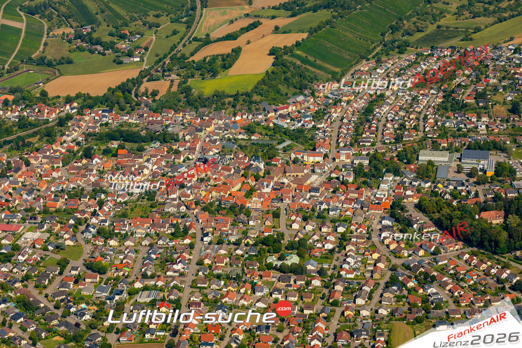 Das Luftbild zeigt :  Sulzfeld - Die Luftaufnahme wurde 2024 vom UL-Flugzeug aus erstellt ( keine Drohne ) - Hochauflösende Luftaufnahme - Für grossformatige Ausdrucke geeignet. Die Geschenkidee !Mit Lizenz und Bildrechte bestellbar