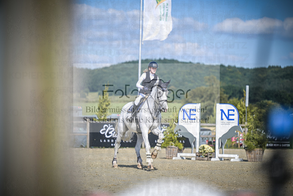 DOS_0131 | Entdecke hochwertige Reitturnierfotos von Foto Oger. Professionell, emotional und authentisch – jetzt Lieblingsmomente im Shop bestellen.Deutschlandweite Turnierfotografie. - Realisiert mit Pictrs.com