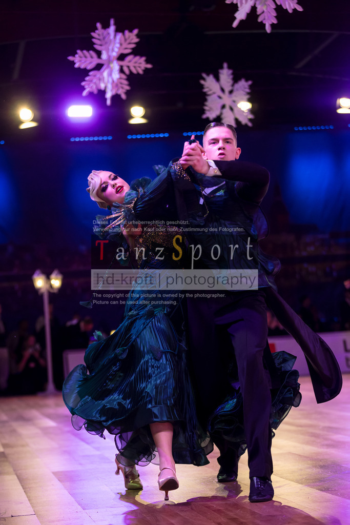20241215_WDSF_Open_Youth_Std-Riga-8557 | Tanzsportbilder, Standardtanz, Lateintanz, WDSF, DTV, LTVB, dancecomp, goc, hessen tanzt, blaues band der spree, walzer, tango, wiener walzer, slowfox, quickstepp, samba, rumba, cha-cha-cha, paso doble. jive, hd-kroft photography, turniertanzsport