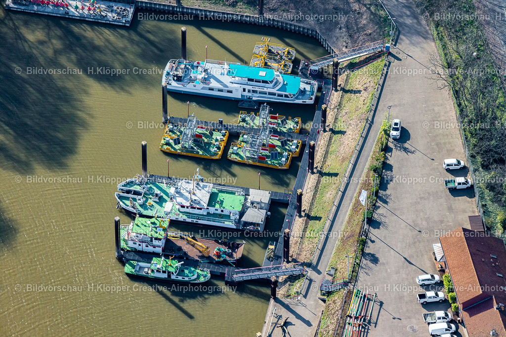 Luftbild Duisburg 439A8951 | Sportboot- Anlegestellen und Bootsliegeplätzen am Uferbereich des Eisenbahnhafen mit Schulschiff "Rhein" - Realisiert mit Pictrs.com