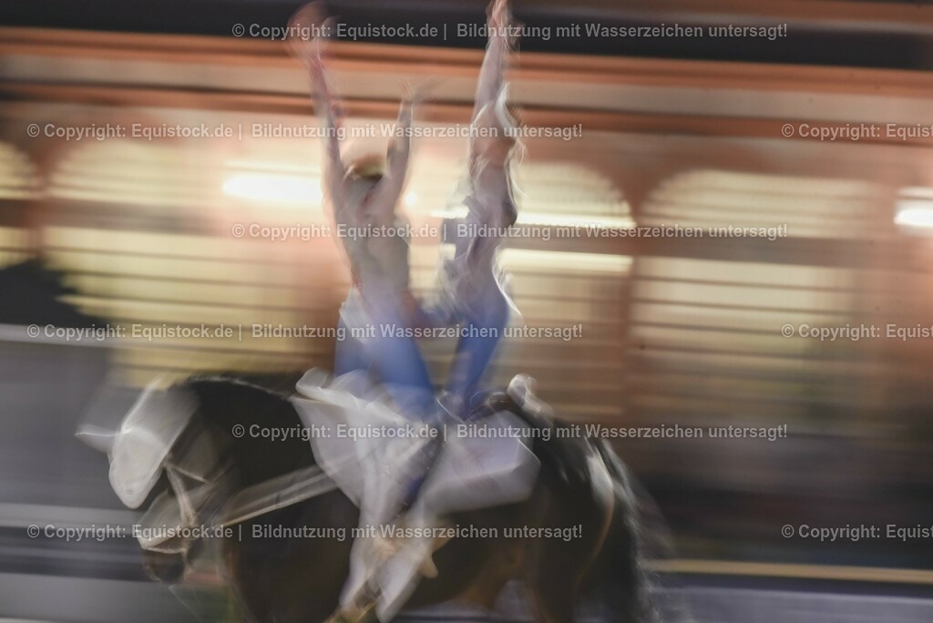 20230527_Voltigieren_NASPA_Flutlicht_0960 | equistock