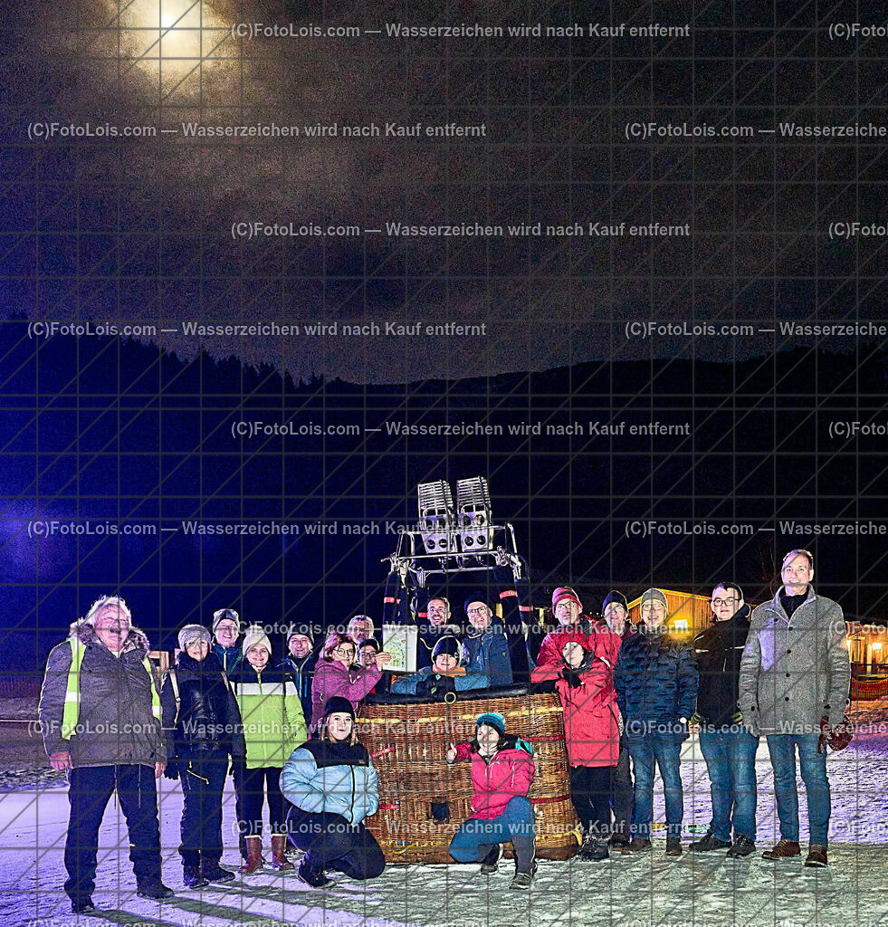 ALP8283_Nacht der Ballone_Ballonfahrerteam_Prem | (C)FotoLois.com, Alois Spandl. NACHT DER BALLONE im Weitental vor der Ötscherlift-Talstation, Ballonsportclub Ötscherland & Ötscher Tourismusverband, Do 28. Dez. 2023.