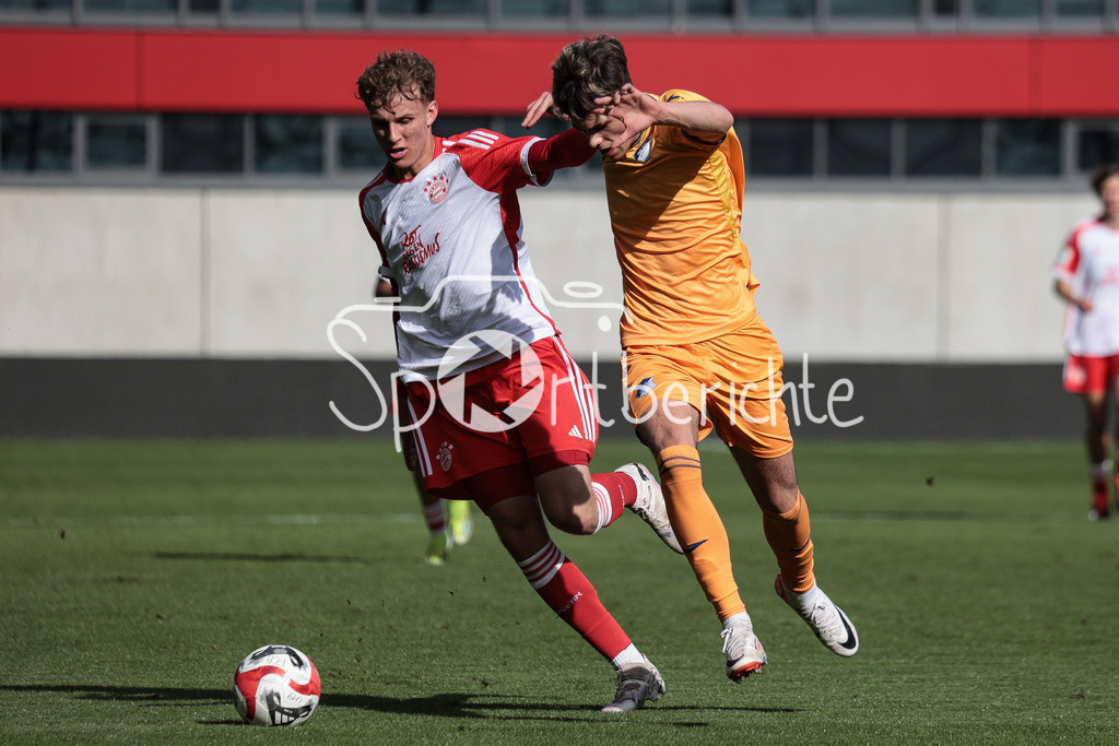 FC Bayern München U19 - TSG 1899 Hoffenheim U19 | Kurt RUEGER (FCB #6) im Duell mit Luca ERLEIN (TSG #4) / Zweikampf