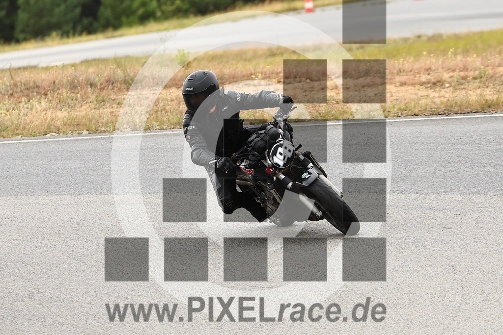 0198-20250705_12271 | Schöne Erinnerungen an spannende Momente - das festzuhalten ist unser Job. PIXELrace.de ist seit 2003 auf den Rennstrecken Europas unterwegs um die Action draußen beim Fahren und die wunderbare Stimmung imm Fahrerlager für euch einzufangen.