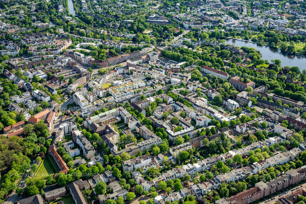 Hamburg_Winterhude_ELS_5811180522 | HAMBURG 18.05.2022 Stadtteilansicht von Winterhude Winterhuder Marktplatz in der Hansestadt Hamburg. // View of the Winterhude part on the Eastern riverbank of the Aussenalster in the Hanseatic city on place Winterhuder Marktplatz of Hamburg in Germany. Foto: Martin Elsen
