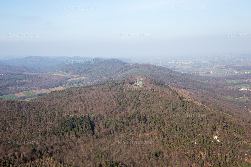 Aerial view: View of the town in Lampertsloch in the state Bas-Rhin, France.Photo: IMG_086671.jpg taken on 03/26/2016 by Werner Riehm/FLY-FOTO.comResolution of the original: 5472 x 3648 px