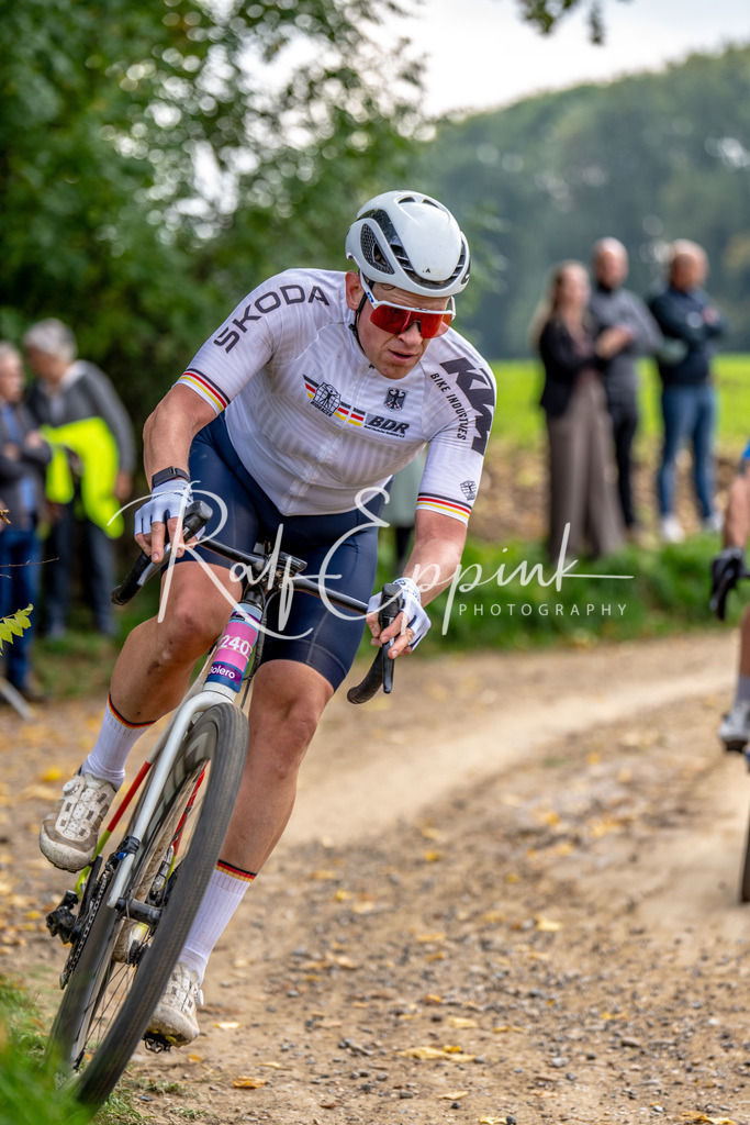 Ralf Eppink Photography 20251012_DSC03709 | Sportfotografie, Eventfotografie, Porträtfotografie, Radsport Fotograf, Triathlon Fotograf, Düsseldorf Fotograf, Köln Fotograf, Actionfotografie, Teamfotografie, Peoplefotografie, Business Portraits, Veranstaltungsfotografie, Reportagefotografie - Realisiert mit Pictrs.com