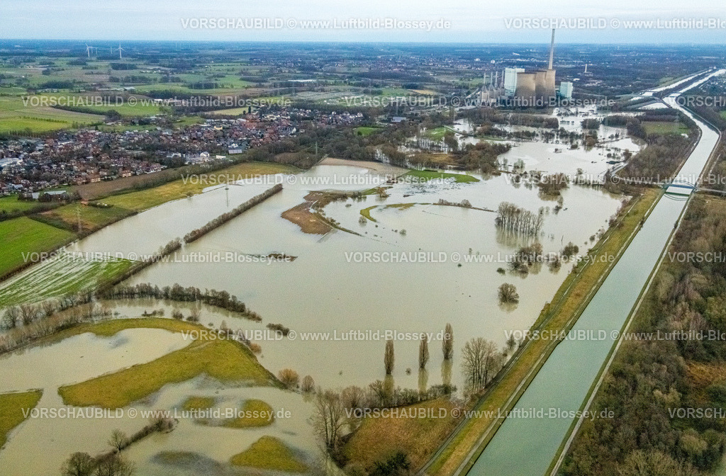 Hamm231204834 | Luftbild vom Hochwasser der Lippe, Weihnachtshochwasser 2023, Fluss Lippe tritt nach starken Regenfällen über die Ufer, Überschwemmungsgebiet Naturschutzgebiet Lippeaue Stockum mit Blick zum RWE Generation SE Kraftwerk Gersteinwerk, Datteln-Hamm-Kanal, Rünthe, Bergkamen, Ruhrgebiet, Nordrhein-Westfalen, Deutschland