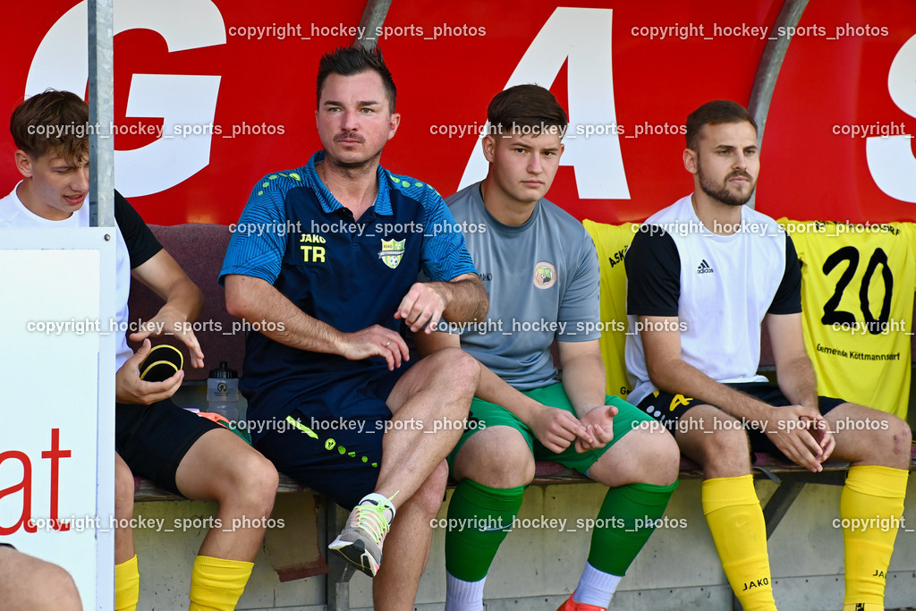 ATUS Ferlach vs. ASKÖ Köttmannsdorf 2.9.2023 | Assistentcoach ASKÖ Köttmannsdorf Florian Kucher, Spielerbank ASKÖ Köttmannsdorf, #31 Leo Ibrahimovic, #4 Marco Spendier