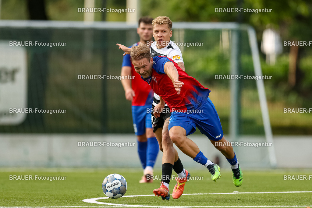 1_KFCWAT_20250723_0477.JPG -  - KFC Uerdingen - SG Wattenscheid 09 - Testspiel | Krefeld, Deutschland, 23.07.25: Alexander Lipinski (KFC Uerdingen) und Nils da Costa Pereira (SG Wattenscheid 09) im Kampf um den Ball waehrend des Testspiel Spiels zwischen KFC Uerdingen - SG Wattenscheid 09 in der Covestro Sportpark am 23. July 2025 in Krefeld, Deutschland. (Foto von Stefan Brauer/Brauer-Fotoagentur)