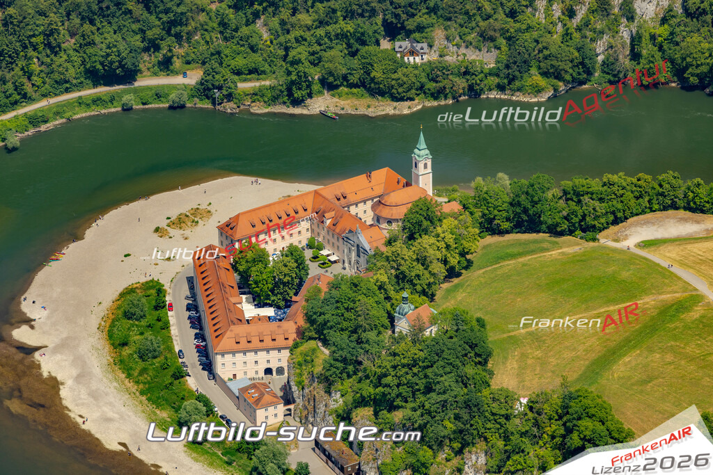 Das Luftbild zeigt : Weltenburg Kelheim - Die Luftaufnahme wurde 2023 vom UL-Flugzeug aus erstellt ( keine Drohne ) - Hochauflösende Luftaufnahme - Für grossformatige Ausdrucke geeignet. Die Geschenkidee !Mit Lizenz und Bildrechte bestellbar