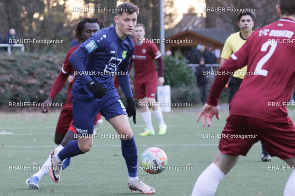 30.11.2025 SC St. Tönis - 1. FC Monheim | Tönisvorst, Deutschland, 30.11.25:  Mario Knops (SC St. Tönis) im Kampf um den Ball während des Oberliga Niederrhein Spiels zwischen SC St. Tönis - 1. FC Monheim am 30. November 2025 in Tönisvorst, Deutschland. (Foto Ralph Görtz /Brauer-Fotoagentur)