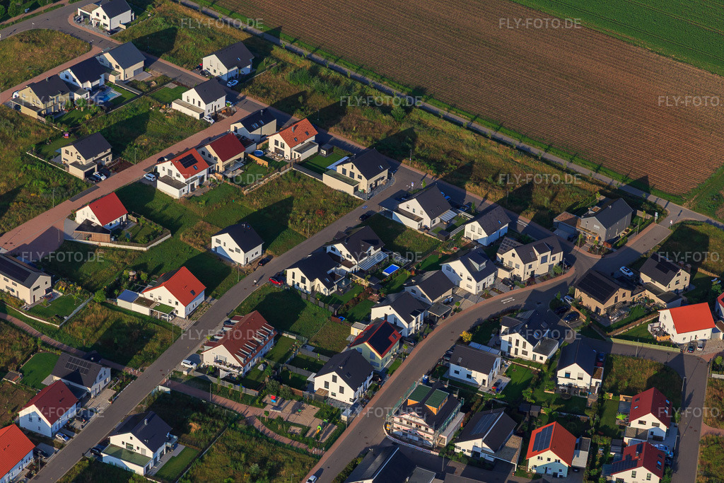 Luftbild: Neubaugebiet K2 in Kandel im Bundesland Rheinland-Pfalz in Deutschland. Foto: IMG_148360.jpg vom 17.06.2025 durch Werner Riehm/FLY-FOTO.de