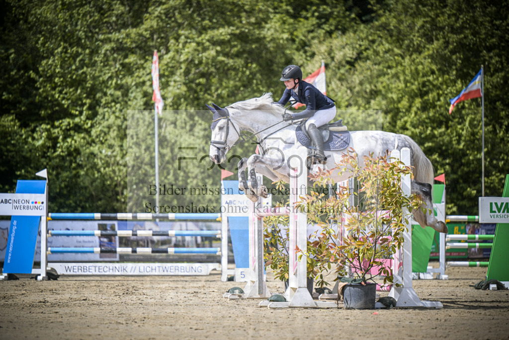 DOS_3791 | Entdecke hochwertige Reitturnierfotos von Foto Oger. Professionell, emotional und authentisch – jetzt Lieblingsmomente im Shop bestellen. - Realisiert mit Pictrs.com