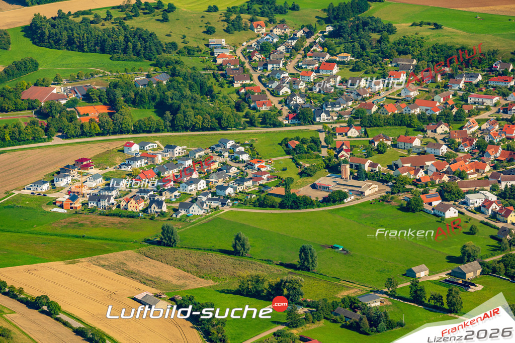 Luftaufnahme der Stadt Huisheim - Die Luftaufnahme wurde 2025 vom UL-Flugzeug heraus erstellt ( keine Drohne ) - Hochauflösende Luftaufnahme - für professionelle Ausdrucke geeignet. Die Geschenkidee !Mit Lizenz und Bildrechte bestellbar