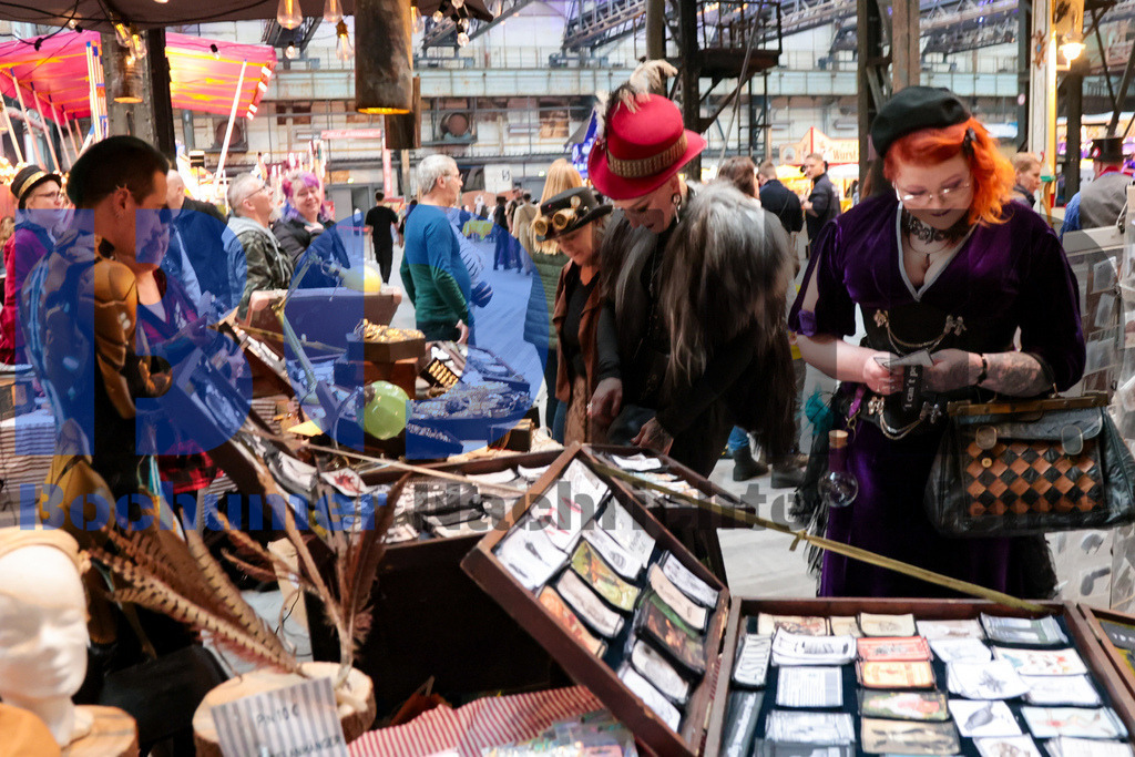Historischer Jahrmarkt in der Jahrhunderthalle - Steampunk {date} -  | {headline}



(Foto: Sebastian Sendlak / BOND)

 - Realisiert mit Pictrs.com