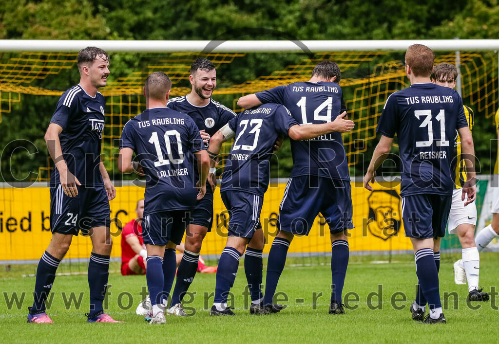 2023-07-29_083_FC_Moosinning_gegen_TuS_Raubling | Moosinning, Deutschland, 29.07.2023:
Fußball, Bezirksliga Oberbayern Ost 2023 / 2024, 1. Spieltag, FC Moosinning gegen TuS Raubling, Endergebnis: 0:7

Jubel nach dem Tor zum 0:3 durch Michael Gruber (TuS Raubling, #23)
Quirin Wolfrum (TuS Raubling, #24), Alexander Lallinger (TuS Raubling, #10), Michael Gruber (TuS Raubling, #23), Lukas Schöffel (TuS Raubling, #14), Dominic Reisner (TuS Raubling, #31)

Foto: Christian Riedel / fotografie-riedel.net