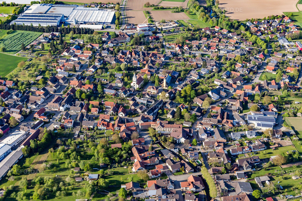 Luftbild: Ortsansicht von Süden im Ortsteil Scherzheim in Lichtenau im Bundesland Baden-Württemberg in Deutschland. Foto: IMG_099093.jpg vom 23.04.2017 durch Werner Riehm/FLY-FOTO.de