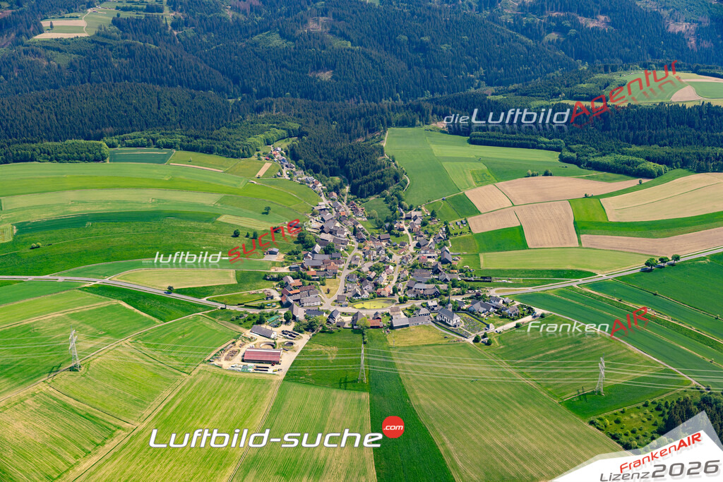 Die Luftaufnahme Lahm - Wilhelmsthal wurde 2022 vom Flugzeug aus (keine Drohne) erstellt. Hohe Auflösung -für große Poster und Wandbilder geeignet - Garantiert!