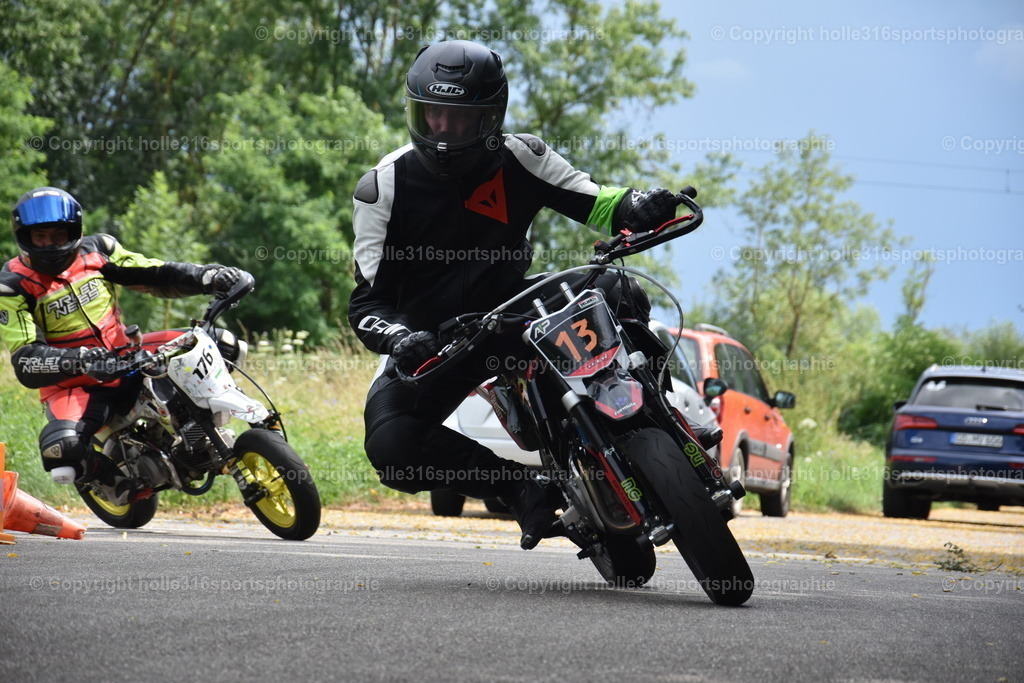 DSC_0458 | Sportfotografie , Motorsport, Motoross, Reitsport, Mointainbike, Enduro,
Landschaft , Outdoor, Eventfotografie, Landschaft, Bilder online bestellen - Realisiert mit Pictrs.com