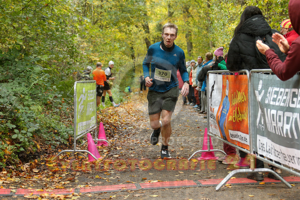251026_1232_EX1_0622 | Sportfotografie im Rhein-Sieg Kreis, Köln, Bonn, NRW, Rheinland Pfalz, Hessen, etc. Unser Tätigkeitsfeld umfasst den Laufsport vom Volkslauf über den Marathon, Duathlon, Triathon bis zum Ultralauf wie Kölnpfad Ultra oder Schindertrail.
