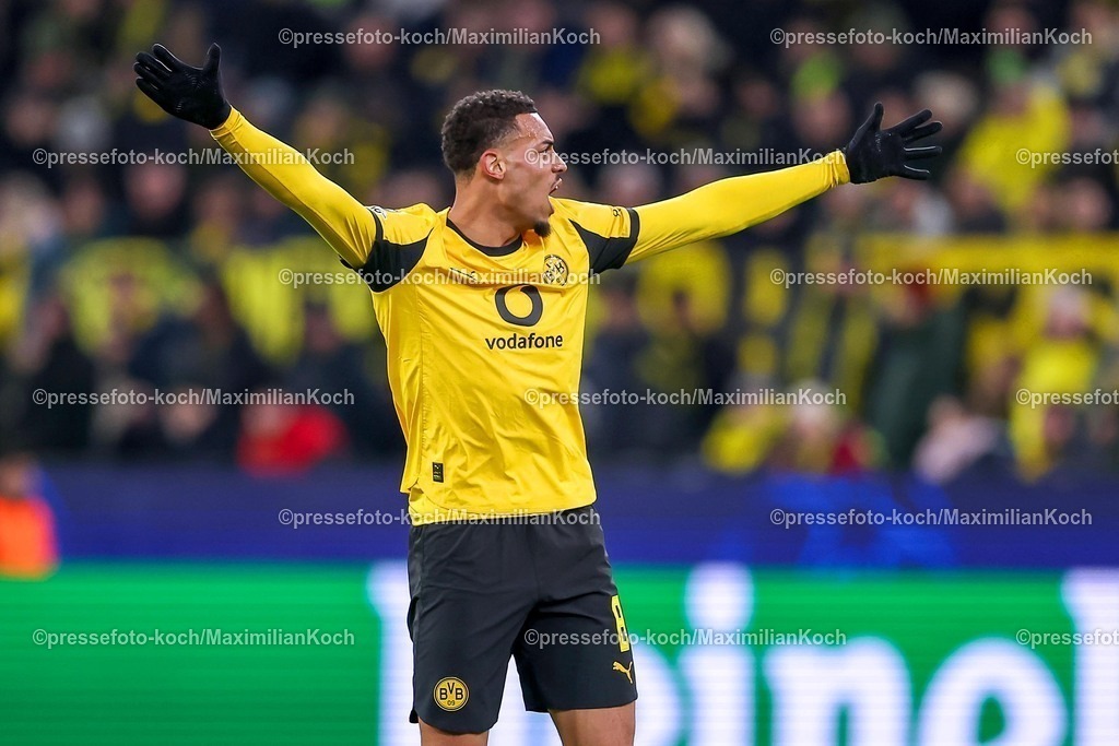 UCL17022601025 | 17.02.2026, Fußball, UEFA Champions League, Borussia Dortmund - Atalanta Bergamo, BVB Stadion, Play-Offs Hinspiel, Saison 2025 2026: Felix Nmecha&nbsp;(BVB #08) gestikulierend auf dem Spielfeld   Regulations prohibit any use of photographs as image sequences and or quasi-video.