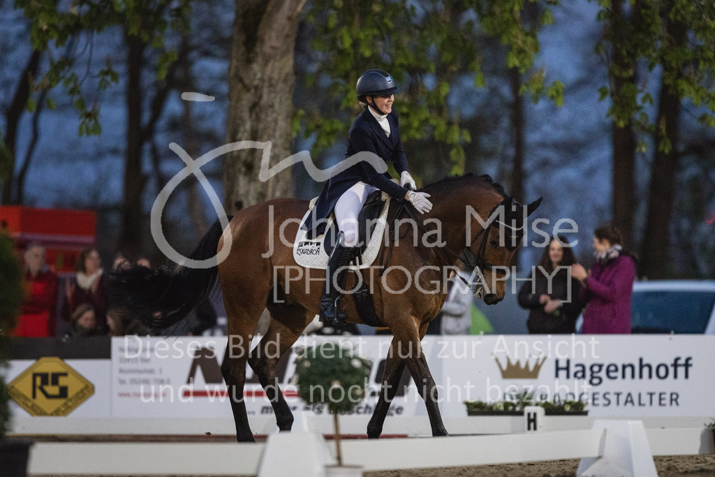 230429_Dressurfestival_S-Kür-345 | Deine schönsten Turniermomente als professionelle Fotos! Entdecke hochwertige Pferdesport-Fotografie im Online-Shop. Jetzt Fotos finden & bestellen!