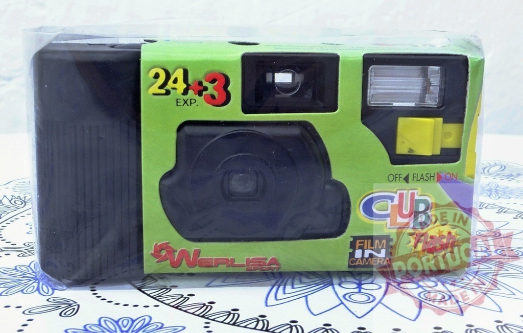Werlisa Club Flash disposable camera in packaging for sale | Disposable Werlisa Club Flash camera with 35mm film in original plastic packaging - Realisiert mit Pictrs.com