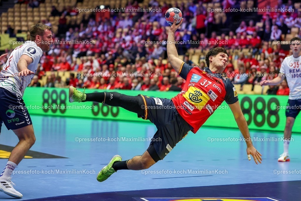 EHF22012602023 | 22.01.2026, Handball, Men's EHF EURO 2026, Spanien - Norwegen, Jyske Bank Boxen in Herning, Dänemark, Main Round:  Victor Romero Holguin (Espania #37)  