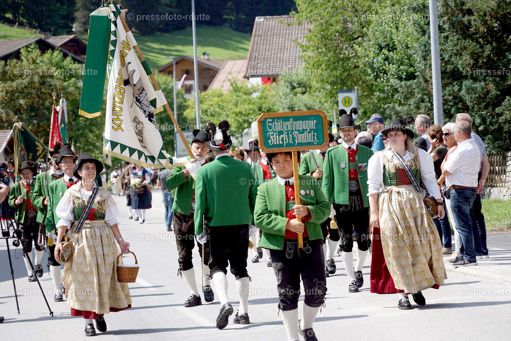 e11-news-2023-Juli23-Regimentsschuetzenfest3-Steeg-UMZUG_DORF-DSC07337 | Info aus dem Bezirk Reutte/Ausserfern Tirol sowie eine umfangreiche Bilddatenbank über die gesamte Region: Lechtal, Talkessel Reutte, Tannheimertal, Zwischentoren. Lech, Plansee, Zugspitze, Grenztunnel, B179, Fernpassstraße, Verkehr, Lawinen, Tradition, - Realisiert mit Pictrs.com