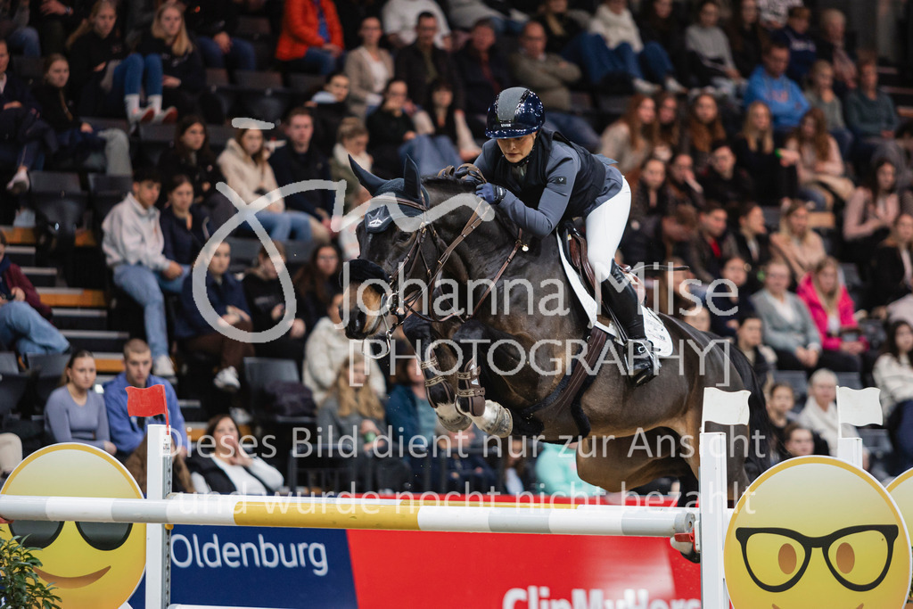 241103_Oldenburg_FinaleMittlereTour-216 | Deine schönsten Turniermomente als professionelle Fotos! Entdecke hochwertige Pferdesport-Fotografie im Online-Shop. Jetzt Fotos finden & bestellen!