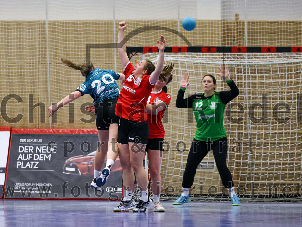 2022-11-27_063_SV_Anzing_gegen_HT_Muenchen_II | Anzing, Deutschland, 27.11.2022:
Handball, Bezirksliga 2022 / 2023, 7. Spieltag, SV Anzing gegen HT München II, Endergebnis: 28:32

Stephanie Rühl (HT München, #20), Sarah Reither (SV Anzing, #19), Virag Varga (SV Anzing, #18)

Foto: Christian Riedel / fotografie-riedel.net