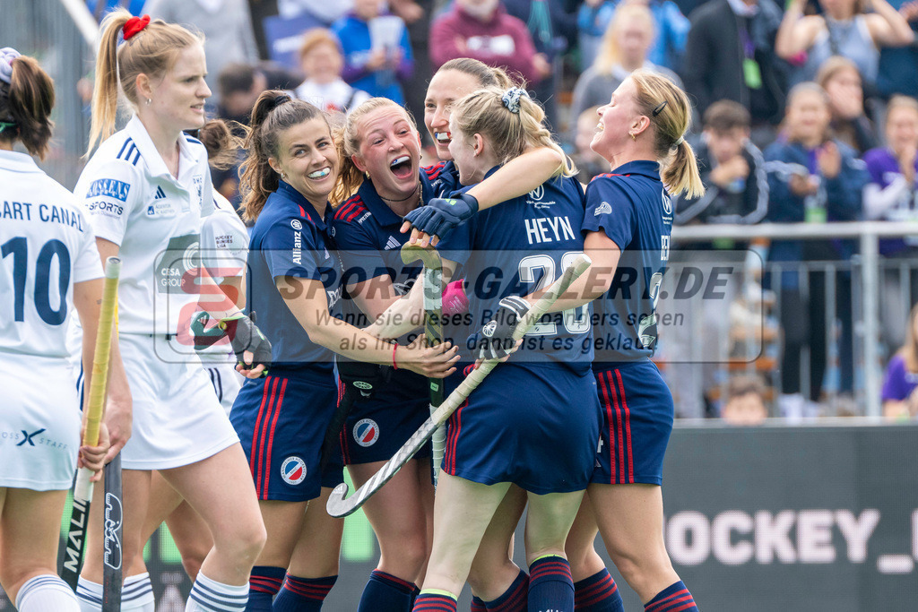 Final4_20240519-1206-0081 | Bonn, Deutschland, 19.05.2024: Naomi Heyn (Mannheimer HC), Nadine Kanler (Mannheimer HC) in Aktion waehrend des Spiels der Deutsche Feldhockey-Meisterschaften 2024 zwischen Final 4 Damen Finale Düsseldorfer HC - Mannheimer HC im Bonner THV am 19.05.2024 in Bonn, Deutschland. (Foto von Stephan Fehrmann)

Bonn, Germany, 19.05.2024: Naomi Heyn (Mannheimer HC), Nadine Kanler (Mannheimer HC) in action during the game of Deutsche Feldhockey-Meisterschaften 2024 between Final 4 Damen Finale Düsseldorfer HC - Mannheimer HC in Bonner THV at 19.05.2024 in Bonn, Deutschland. (Foto from Stephan Fehrmann)
