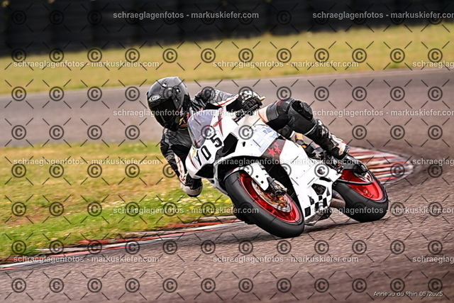25bt02-0183 | markuskiefer.com - Realisiert mit Pictrs.com