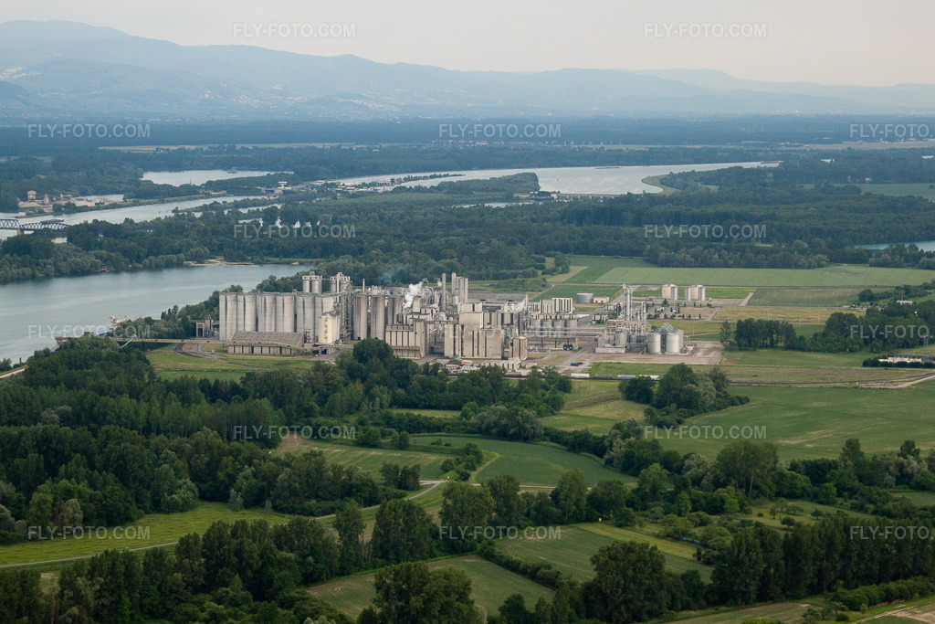 Aerial view: Dow Chemical in Beinheim in the state Bas-Rhin, France.Photo: IMG_28780.jpg taken on 06/14/2010 by Werner Riehm/FLY-FOTO.comResolution of the original: 4665 x 3110 px