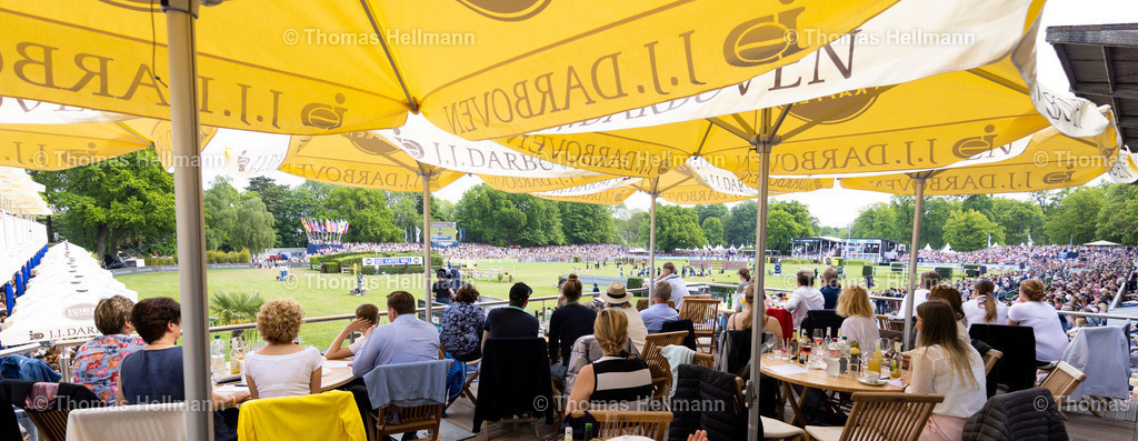 TH_Übersicht Massen_8511 | Deutsches Spring- und Dressur-Derby 2023 am 21.05.23 in Hamburg, Derby Platz Klein Flottbek, Thomas Hellmann, _H_R1638