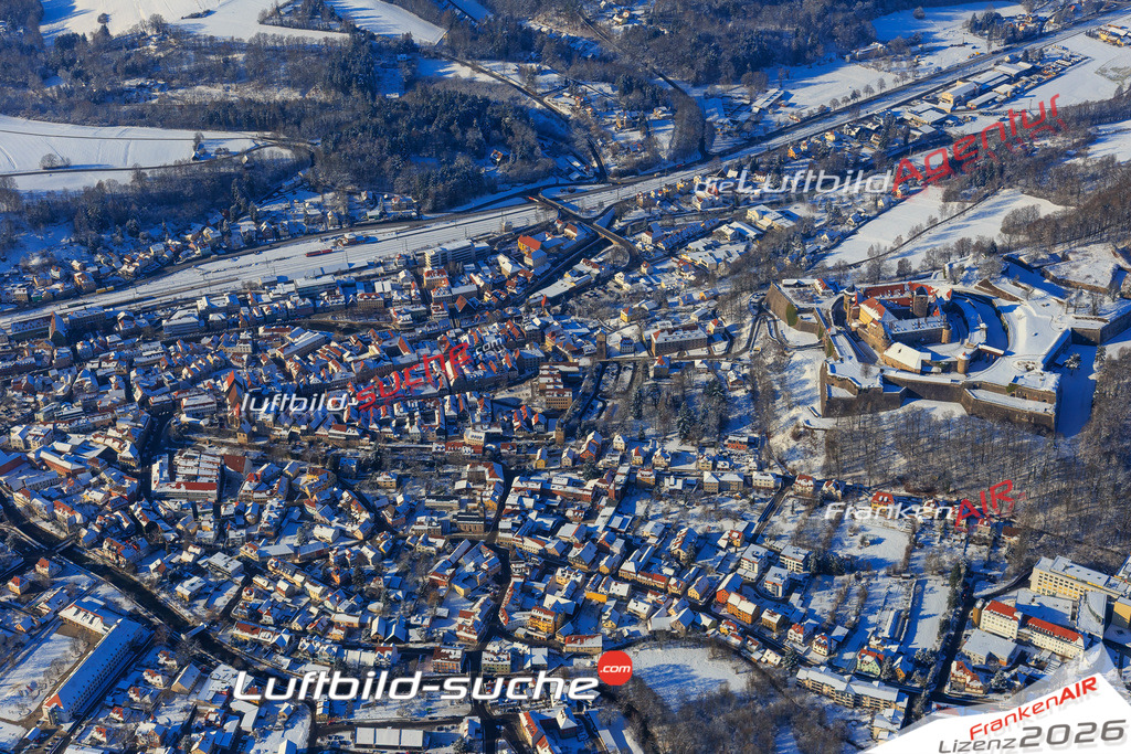 Die Luftaufnahme der Stadt Kronach wurde vom UL-Flugzeug heraus erstellt ( keine Drohne )- hohe Auflösung für beste Qualität