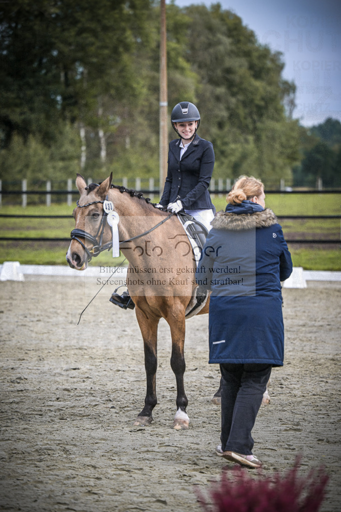 DOS_B284 | Entdecke hochwertige Reitturnierfotos von Foto Oger. Professionell, emotional und authentisch – jetzt Lieblingsmomente im Shop bestellen.Deutschlandweite Turnierfotografie. - Realisiert mit Pictrs.com