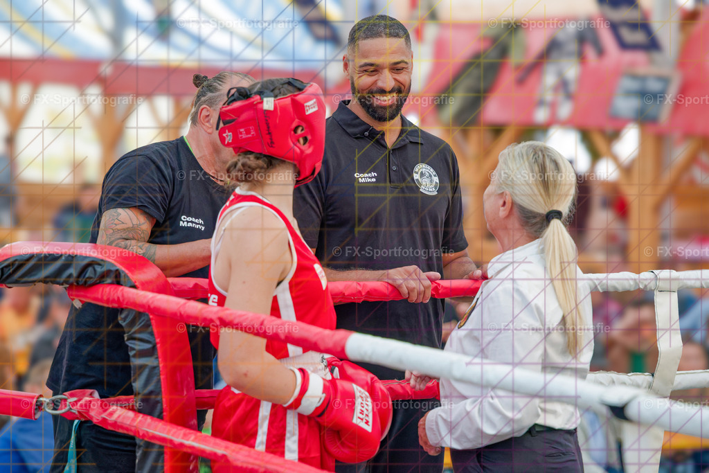 Boxkampf Frauen 05 | Sportfotos und Eventgalerien von FX-Sportfotografie: Fußball, Basketball, Futsal, American Football und weitere Sportarten ansehen und direkt bestellen. - Realisiert mit Pictrs.com