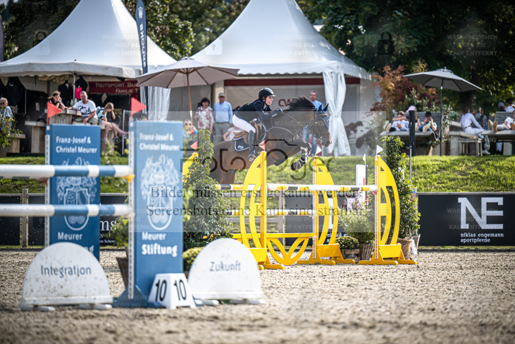 DOS_2211 | Entdecke hochwertige Reitturnierfotos von Foto Oger. Professionell, emotional und authentisch – jetzt Lieblingsmomente im Shop bestellen. - Realisiert mit Pictrs.com