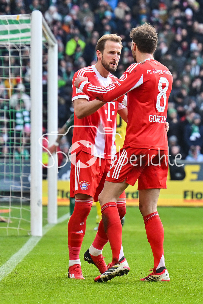 SV Werder Bremen - FC Bayern München | BREMEN, GERMANY - 14. FEBRUARY: Jubel der Bayern nach dem Treffer zum 0-1 durch Harry KANE (FC Bayern Munich 9) / Elfmeter Tor / Torschuetze / Freude / Happy während dem Bundesligamatch zwischen dem SV Werder Bremen und dem FC Bayern München am 22. Spieltag im Weserstadion / DFL REGULATIONS PROHIBIT ANY USE OF PHOTOGRAPHS AS IMAGE SEQUENCES AND/OR QUASI-VIDEO
