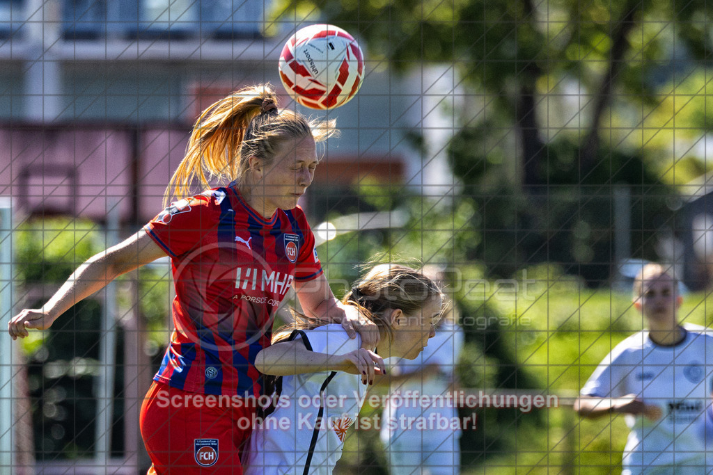 20260906_121104_0150-Bearbeitet_(c)_by_PhotoPeet | #,1.FC Donzdorf (weiß) vs. 1.FC Heidenheim 1846 (rot), Fußball, Frauen-Verbandspokal Gruppe 2, 2. Runde, Saison 2026/2027, Rasenplatz Lautertal Stadion, Süßener Straße 16, 73072 Donzdorf, 06.09.2026 - 11:00 Uhr,Foto: PhotoPeet / Sport- &amp; Eventfotografie / Peter Harich