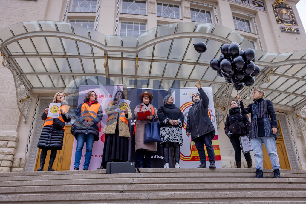 RR5M5836 | 29.NOV.24-Protestmarsch gegen Gewalt-Copyright: Katholische Kirche Kärnten/Denk Dich Neu/Trainproduction/Matthias Trinkl