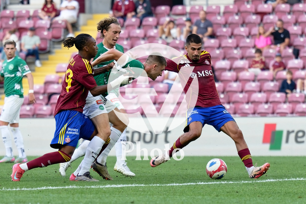 Brack Super League - Servette FC v FC Saint-Gall | Alexis Antunes (10 Servette FC) shoots the ball (action) during the Brack Super League match between Servette FC and FC Saint-Gall at Stade de Geneve in Geneva, Switzerland