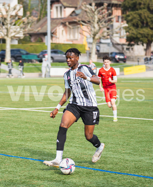 juv_lut_fmachado-0162 | Images from the Juniors B match between Juventus Academy and FC Lutry, played on 18 March 2026 in Lutry, Switzerland, featuring players, coaching staff and match action throughout the game.