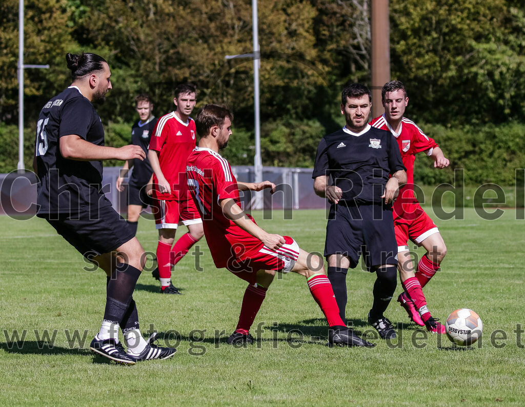 2023-09-02_067_SG_Markt_Schwaben_II_gegen_SV_Internationale_Taufkirchen_II | Markt Schwaben, Deutschland, 02.09.2023:
Fußball, C-Klasse 2023 / 2024, 3. Spieltag, (SG) Markt Schwaben II gegen SV Internationale Taufkirchen II, Endergebnis: 6:2

Oguz Arslan (SV Internationale Taufkirchen, #15), Korbinian Stern (SG Markt Schwaben, #7), Zia Ziaoglou (SV Internationale Taufkirchen, #12)

Foto: Christian Riedel / fotografie-riedel.net
