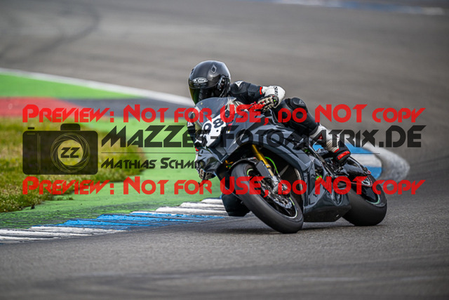 MaZZes_FotoMatrix_230410_6195 | ROT