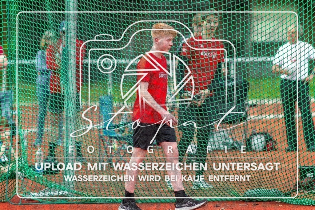 KMHK-1122 | Hendrik von Wieding (MTV Soltau (NI)) bei den Kreismeisterschaften Leichtathletik-Wurf Heidekreis 2026 im Böhmewaldstadion, Soltau (Simon Paul Stopat) - Realisiert mit Pictrs.com