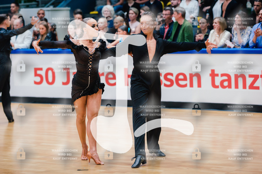 Hessen Tanzt WDSF Open Youth Latin 13th (14) Michael Bakscheev _ Julie Meck (Schwarz-Weiß-Club Pforzheim)-2025-05-17-0560 | Webshop for digital downloads and prints of dance sport, event & show photographer Julian Link - Realisiert mit Pictrs.com